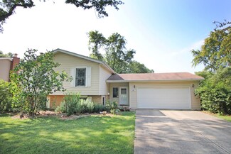 809 69th St, Darien, IL 60561