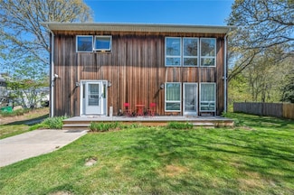 1925 Matunuck School House Rd, Wakefield, RI 02879