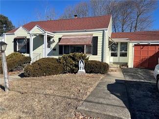 17 Loring St, Cranston, RI 02920