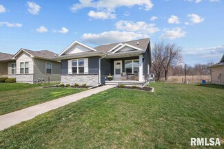 1556 Olde Brandy Ln, Davenport, IA 52807