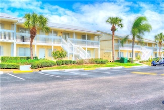 4603 Bayshore Dr Unit F6, Naples, FL 34112