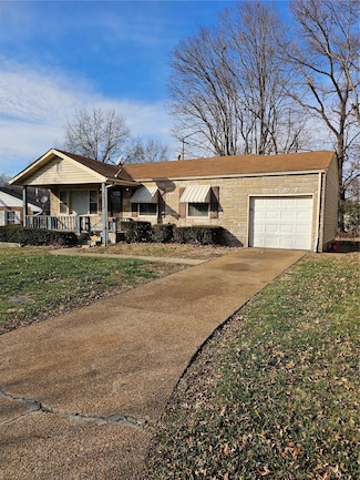 1247 Ashford Dr, Saint Louis, MO 63137