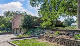 311 N Summit St, Prairie Grove, AR 72753
