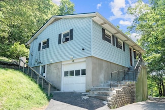 31 Old Shelter Rock Rd, Danbury, CT 06810