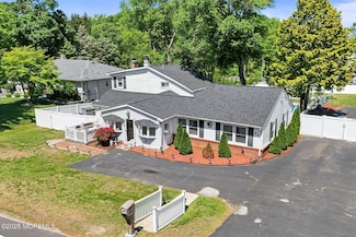 21 Wickatunk Rd, Manalapan, NJ 07726