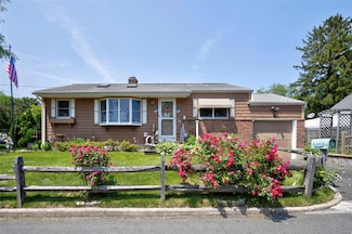 30 W 12th St, Huntington Station, NY 11746