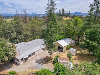 4155 Old Stage Rd, Central Point, OR 97502