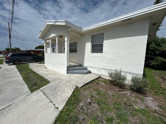 901 W 7th St, Riviera Beach, FL 33404