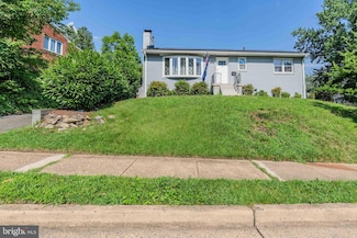 942 N Mckinley Rd, Arlington, VA 22205