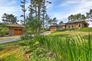 7870 NW Spruce Pointe Ln, Seal Rock, OR 97376