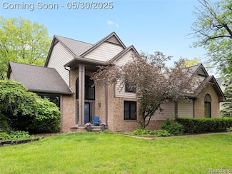 2640 Water Oaks, Orchard Lake, MI 48324