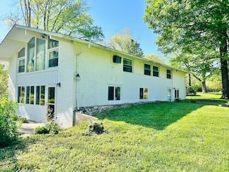 3081 S Woodridge Rd, Shelbyville, IN 46176