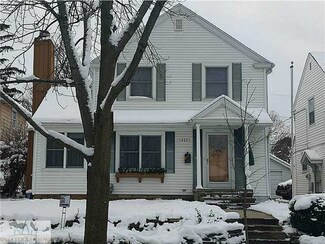 1420 Pettis St, Lansing, MI 48910