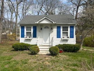 407 Forest Rd W, Mastic Beach, NY 11951
