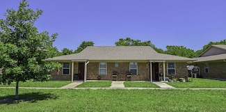 200 Daniels Dr, Kerens, TX 75144