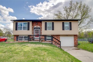 517 Tremont Dr, Godfrey, IL 62035