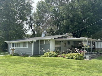 1301 Savannah St, Mound City, MO 64470