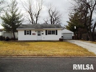 516 W Sunset Dr, Eureka, IL 61530