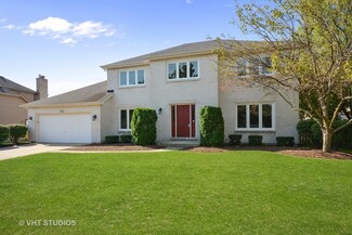 946 E Rosewood Ave, Naperville, IL 60563