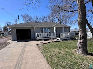 104 W 5th St, Lester, IA 51242