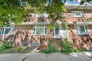 2006 W Farwell Ave, Chicago, IL 60645