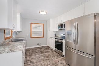 3915 Mcknight Rd N, Saint Paul, MN 55110