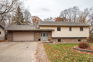 275 E Sunset Ln, Ellsworth, WI 54011