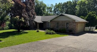 7 Forest Hills Dr, Washington, MO 63090