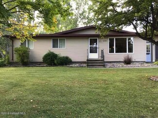 809 Mark Ave N, Fosston, MN 56542