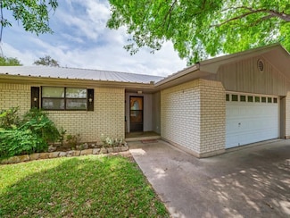 235 Wedgewood Ln, Kerrville, TX 78028