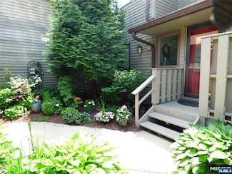 253 Vista View Dr, Mahwah, NJ 07430