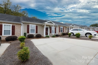 2068 Pin Oak Place, Cramerton, NC 28032