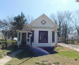 729 E 6th Ave, Hutchinson, KS 67501