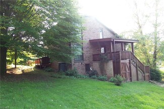 8 Overlook Cir, New Cumberland, WV 26047
