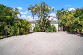 656 40th Ave NE, Saint Petersburg, FL 33703