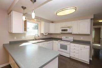 524 10th Ave NW, Dodge Center, MN 55927