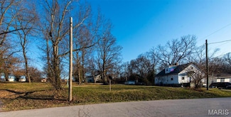 290 E Oak St, Saint Clair, MO 63077