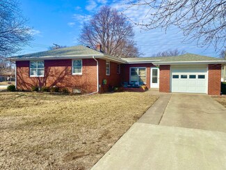 501 N 5th St, Fairbury, IL 61739