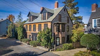 15 Circle St, Marblehead, MA 01945