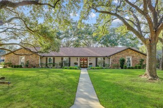 410 Lombardy Dr, Sugar Land, TX 77478
