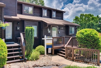1034 N Center St, Hickory, NC 28601