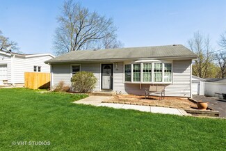 214 Nippersink Dr, McHenry, IL 60050