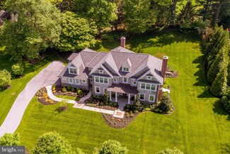 837 Parkes Run Ln, Villanova, PA 19085