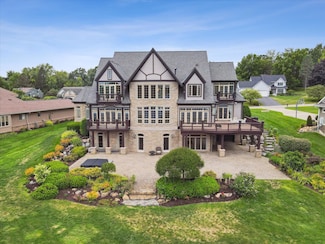 4349 Island View Dr, Fenton, MI 48430