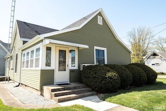 449 N 7th St, Mitchell, IN 47446