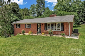 53 Belmont St, Canton, NC 28716