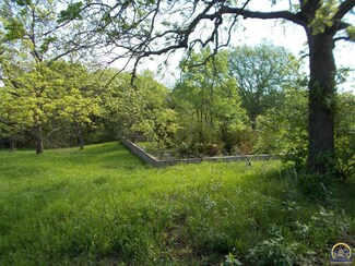 9068 Lakehills Rd, Ozawkie, KS 66070