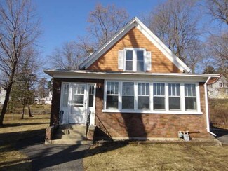 344 N Crystal St, Elgin, IL 60123