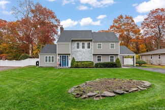 17 Diane Ct, Nesconset, NY 11767