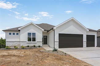 13900 NW 75th St, Parkville, MO 64152